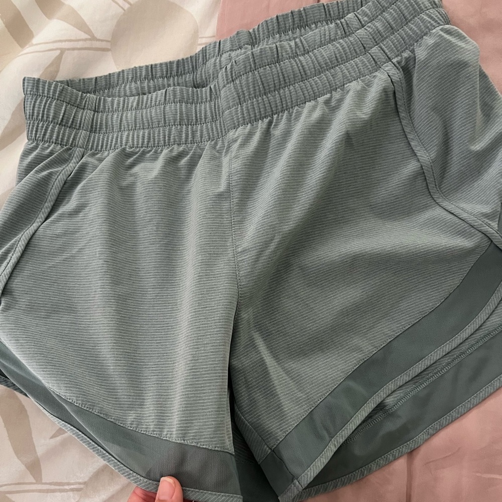 Women’s Athleta Mesh Racer sea foam green shorts size XS. EUC.